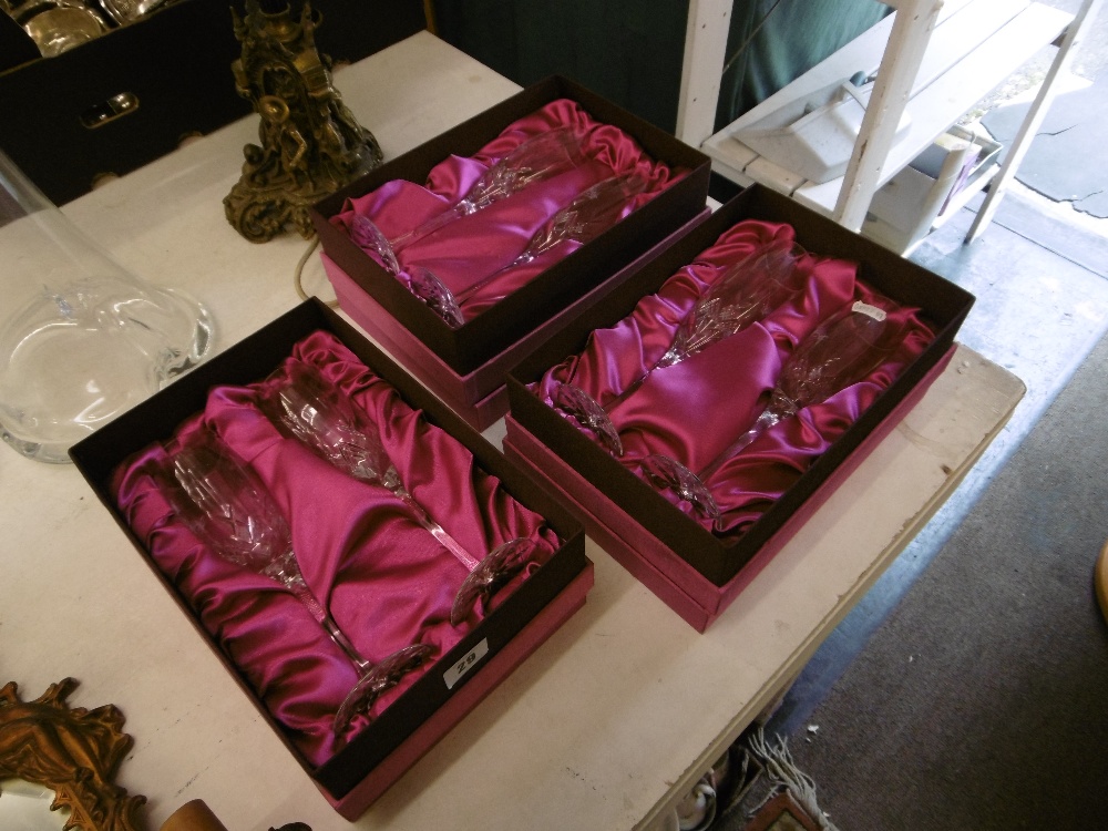 A set of six champagne flutes - Image 2 of 7