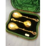 A cased set of hallmarked silver dessert spoons and sugar sifter