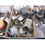 A quantity of silver plate and other metal wear