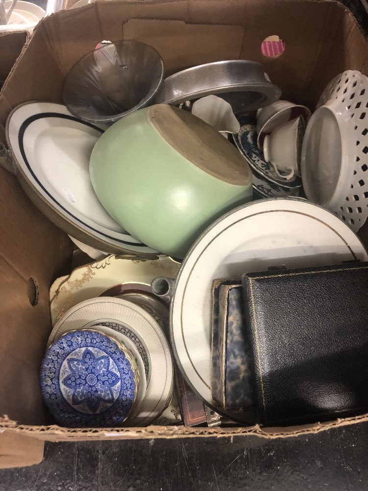 A box of mixed sundries