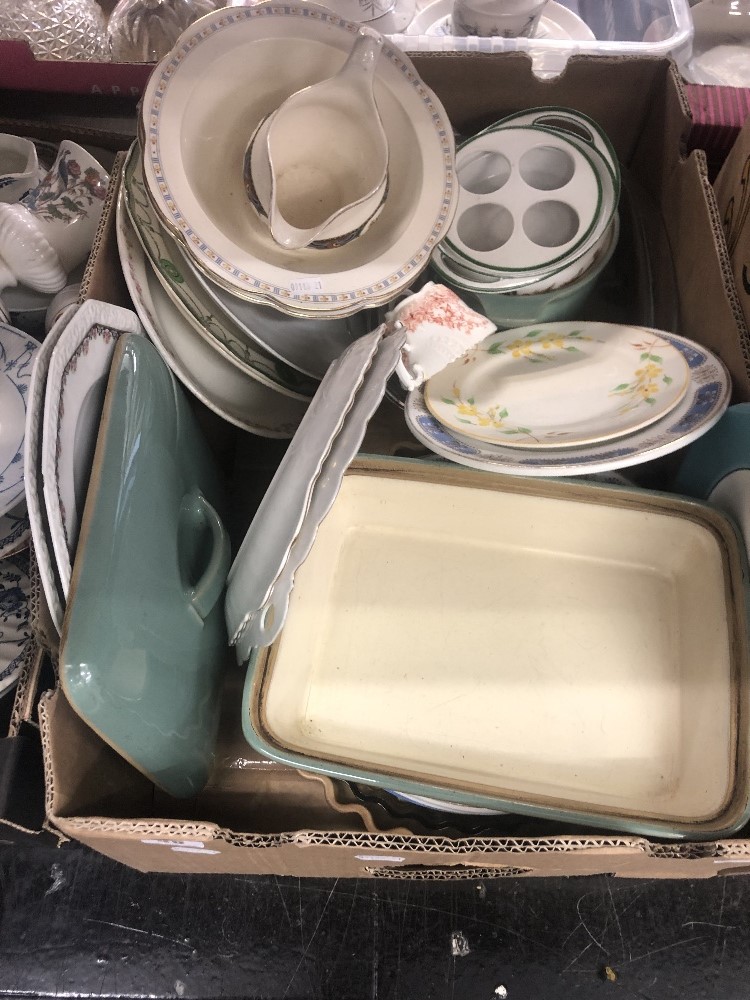 A box of assorted china etc