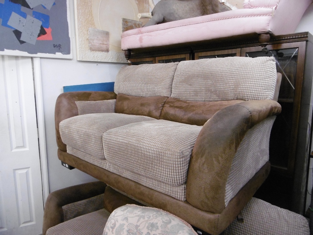 A two and three seater seater leather sofas - Image 8 of 10