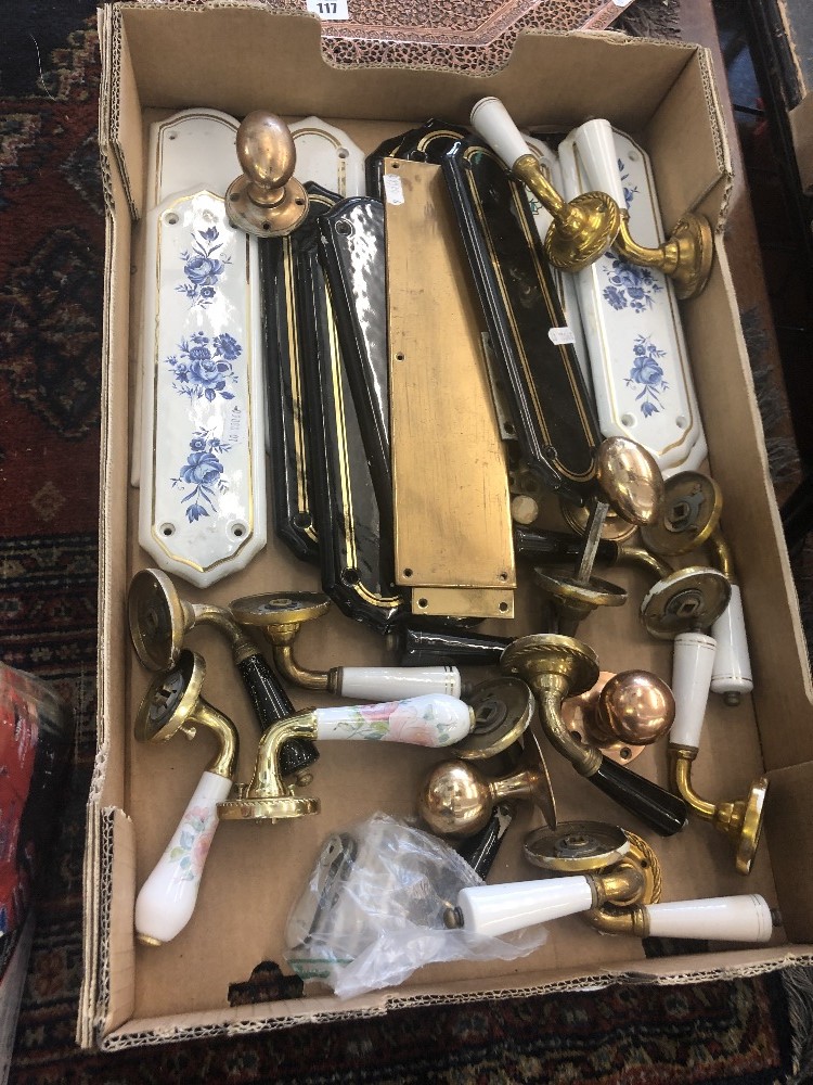 A quantity of door furniture - Image 5 of 5