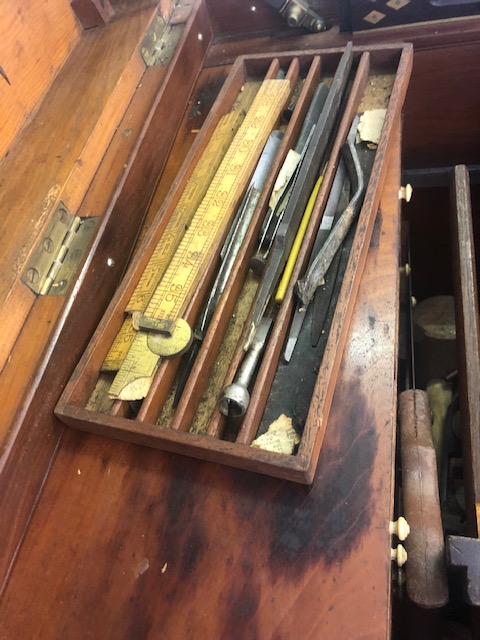 A cabinet makers tool chest and tools - Image 10 of 17