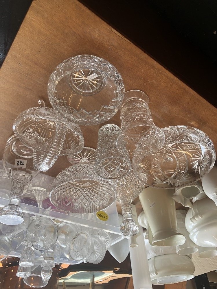 A quantity of crystal glassware