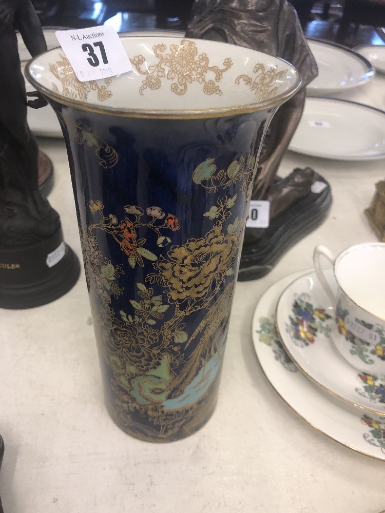 A Carlton ware lustre vase