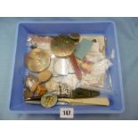 A quantity of collectable items