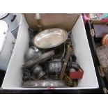 A quantity of assorted metalware