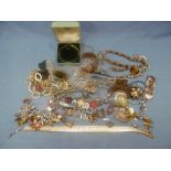 A quantity of costume jewellery