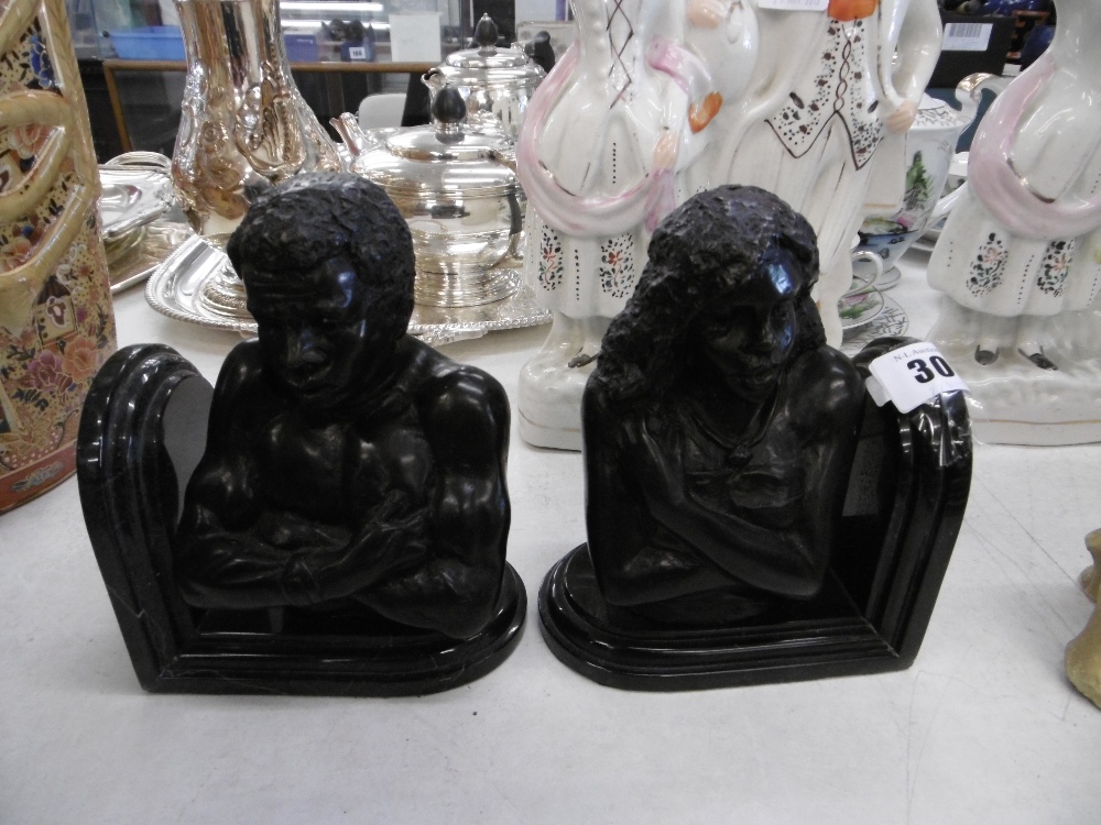 A pair of bronze figural bookends - Image 3 of 9