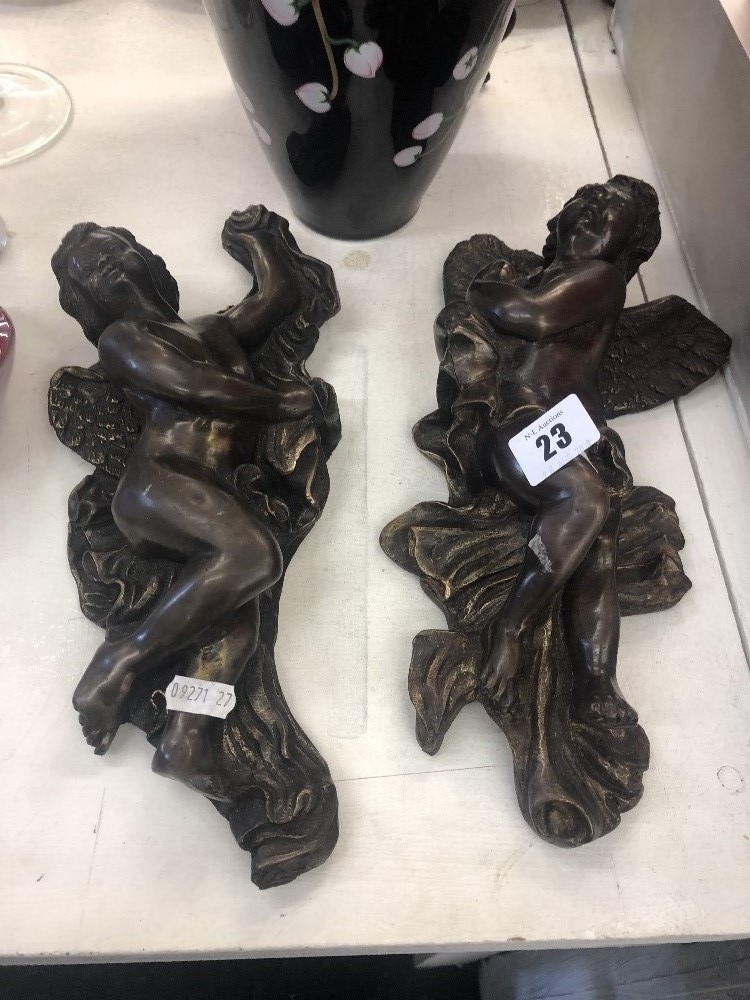 A pair of bronze wall cherubs - Image 7 of 8