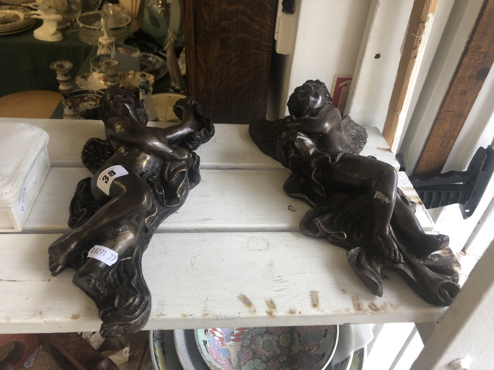 A pair of bronze wall cherubs - Image 4 of 8