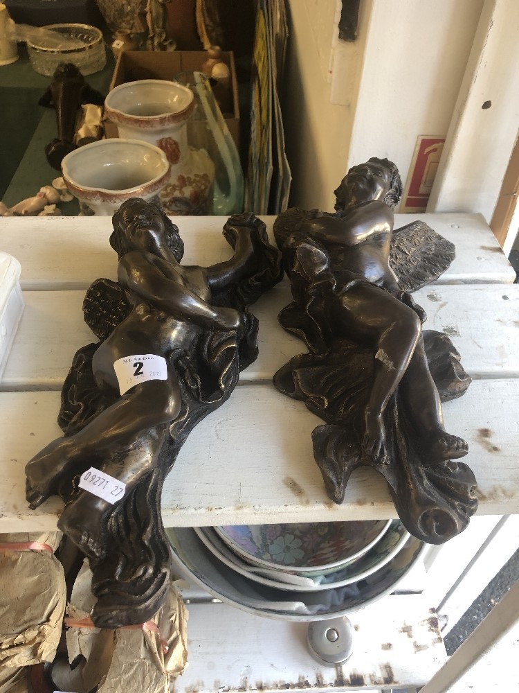 A pair of bronze wall cherubs - Image 2 of 8