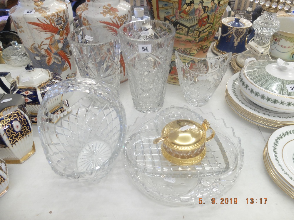 A quantity of assorted crystal glassware