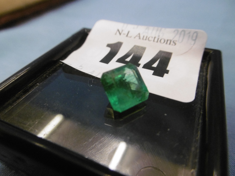 A single loose emerald stone, 1. - Image 2 of 9