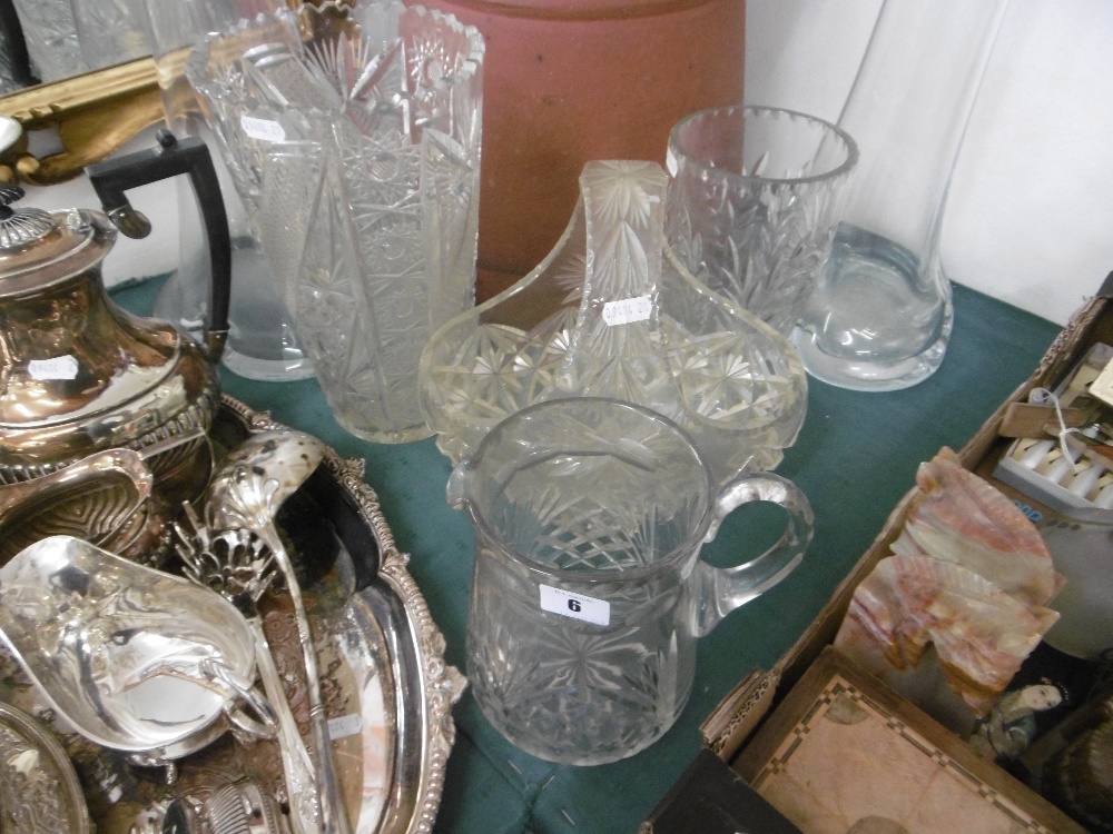 A small quantity of cut glass