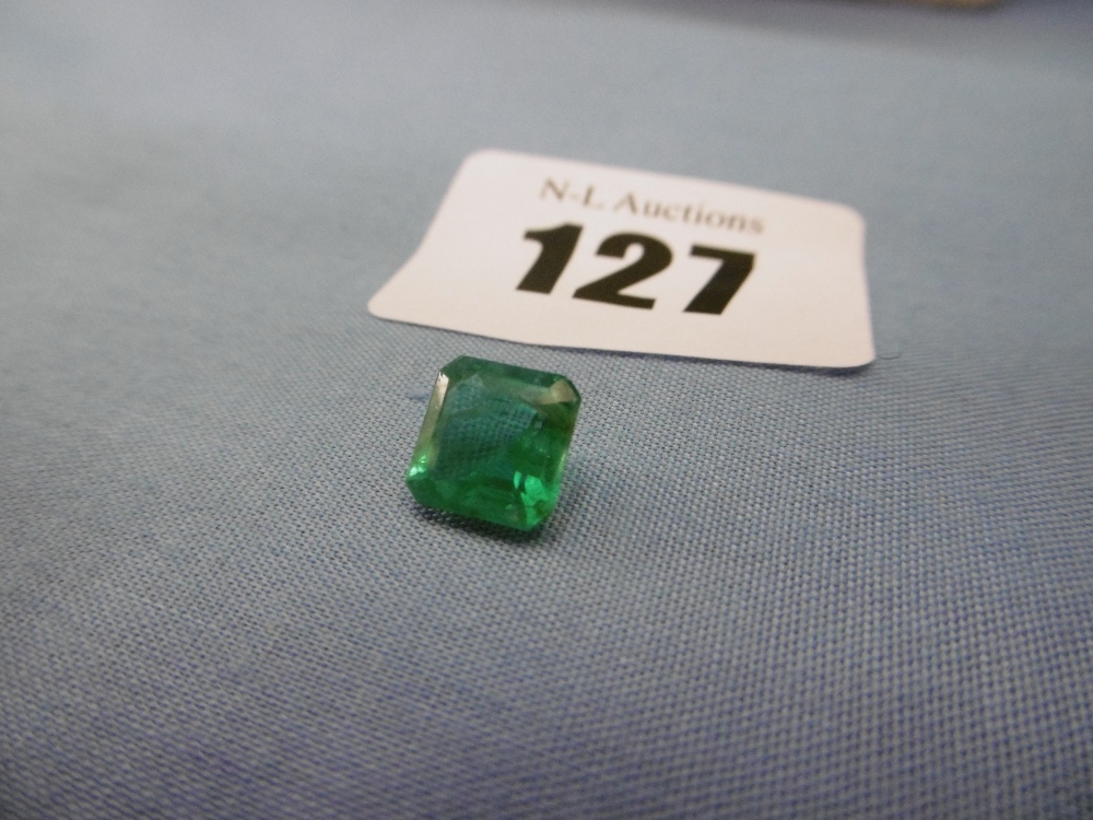 A single loose emerald stone, 1. - Image 3 of 9