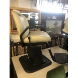 A HYDRAULIC BARBERS CHAIR