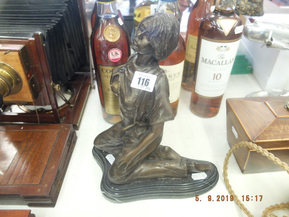 A bronze sculpture of a kneeling lady - Image 3 of 9