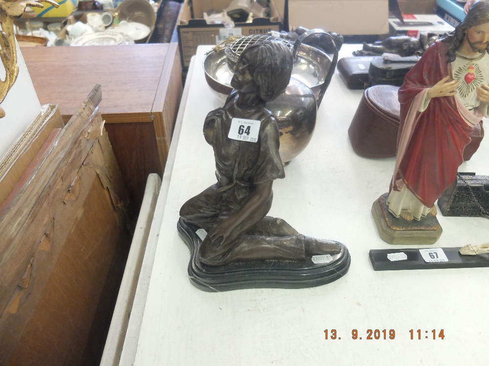 A bronze sculpture of a kneeling lady - Image 9 of 9