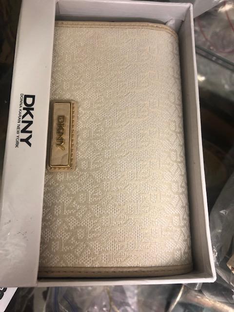 A DKNY purse- Hemp-sand, code 264, brand new unused, still has labels etc. - Image 2 of 4