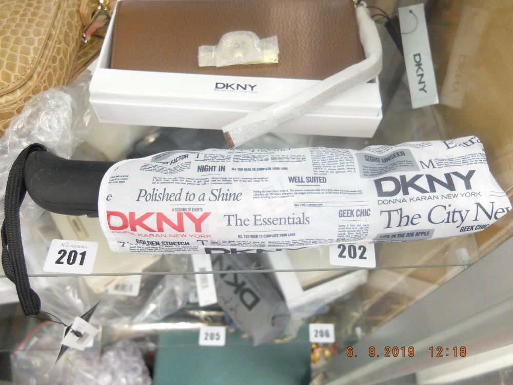 A DKNY, umbrella, white, model: 11714V1,