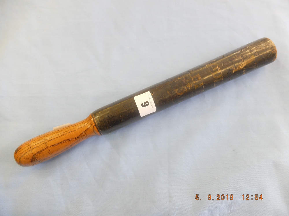 A Victorian turned wood truncheon, painted with "V. - Image 5 of 12