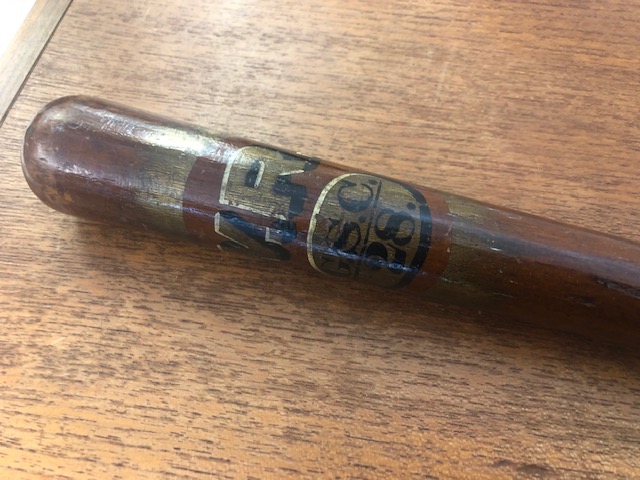 A Victorian turned wood truncheon, painted with "V.R2, over "G.S. - Image 4 of 5