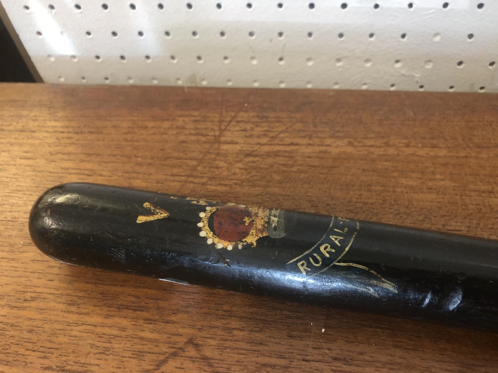 A Victorian turned wood truncheon painted with lion passant guardant "Shield of Rampant Lion" on - Image 4 of 7