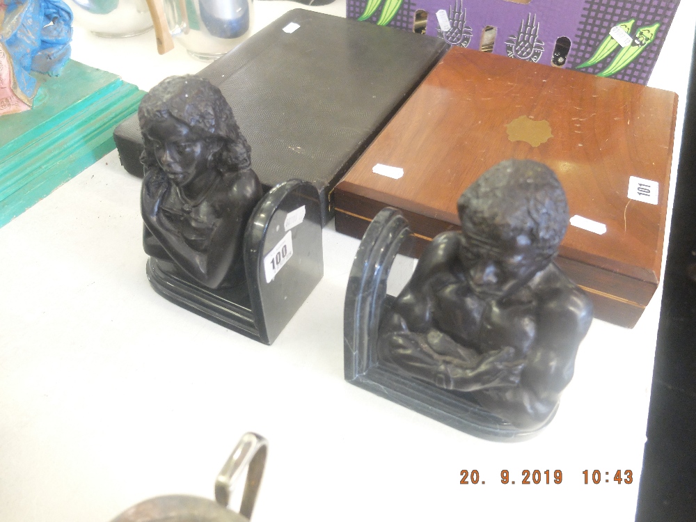 A pair of bronze figural bookends - Image 13 of 13