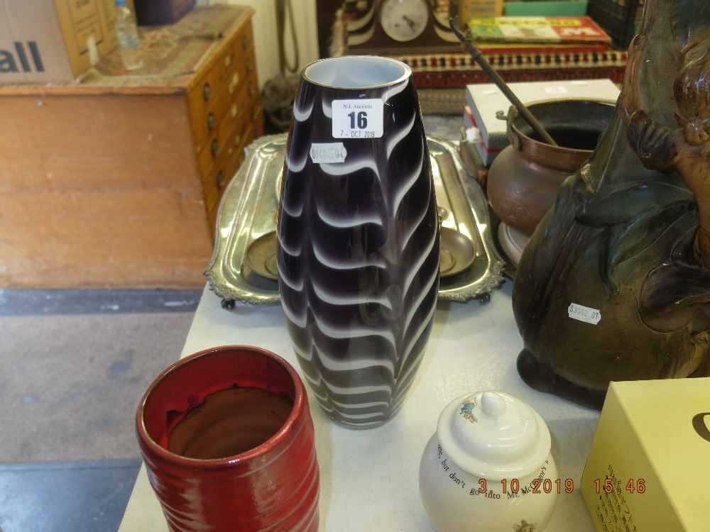 A studio art glass vase - Image 2 of 2