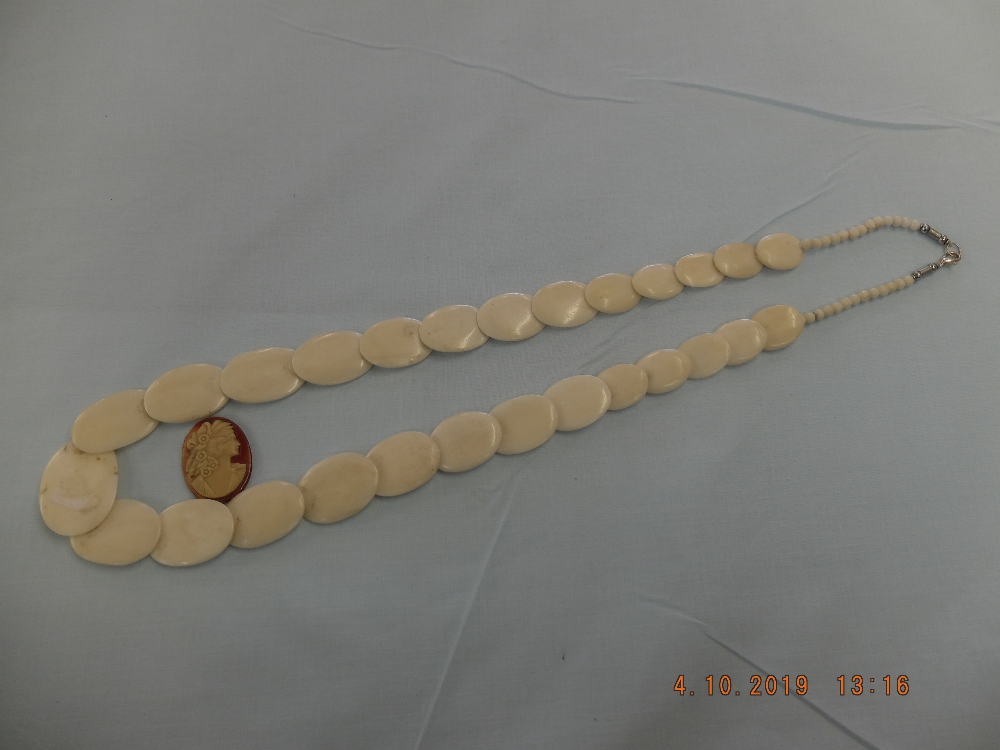 A bone necklace and a loose cameo - Image 2 of 2