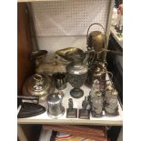 A quantity of assorted metalware