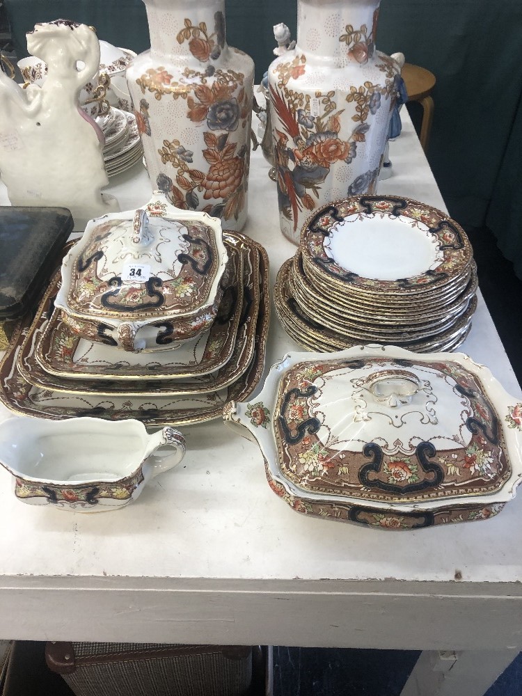 A Lincoln pottery dinner set