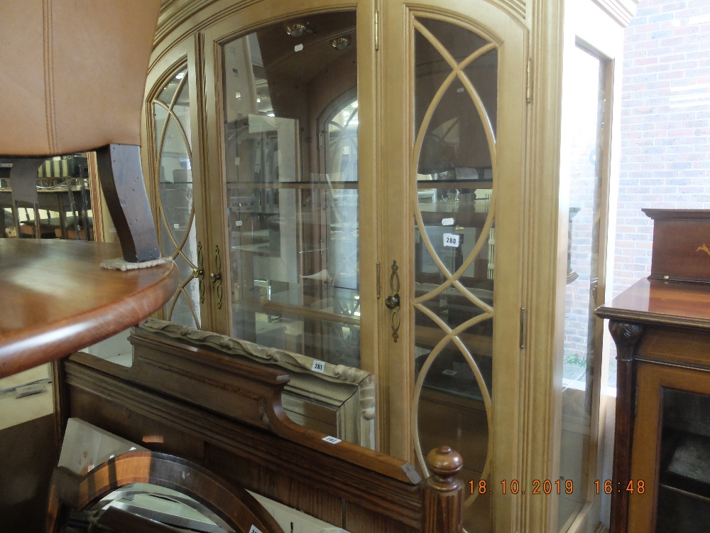 A decorative display cabinet - Image 2 of 3