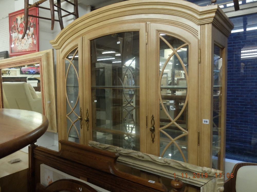 A decorative display cabinet - Image 3 of 3