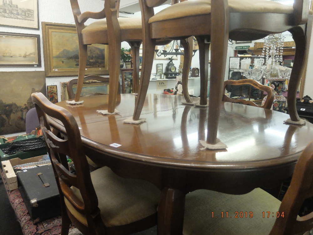 An extending dining table and six chairs - Image 3 of 3