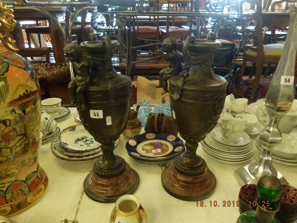 A pair of bronze cherub vases - Image 2 of 3