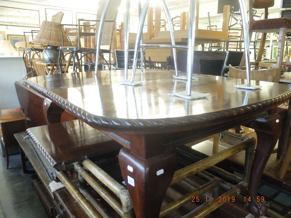 A mahogany extending dining, - Image 3 of 3