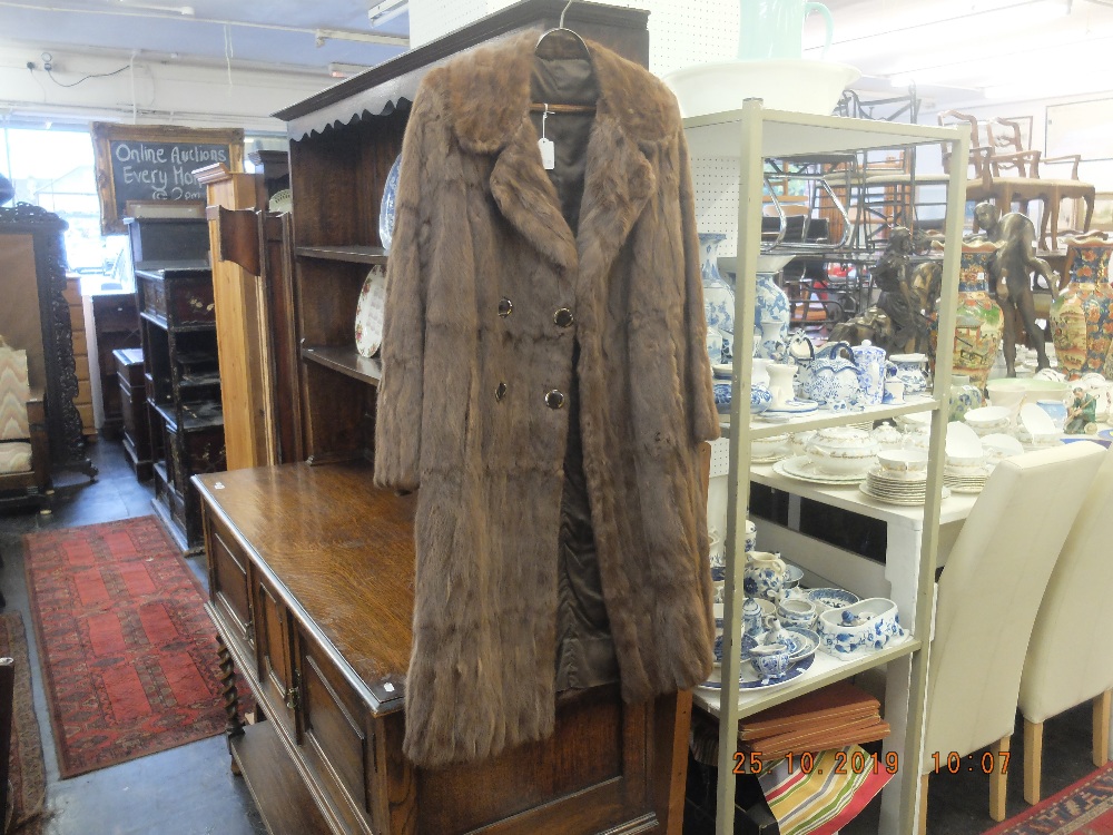 A ladies fur coat, good condition, hooks intact, approx. - Image 2 of 2