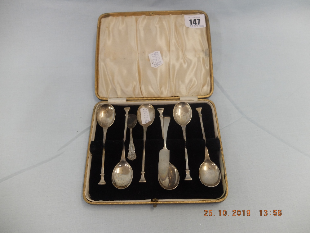 A boxed set of silver tea spoons