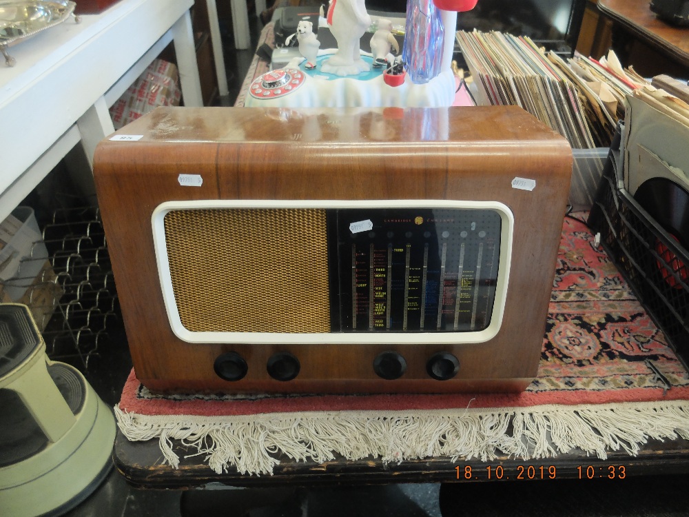 A PYE R19D radio