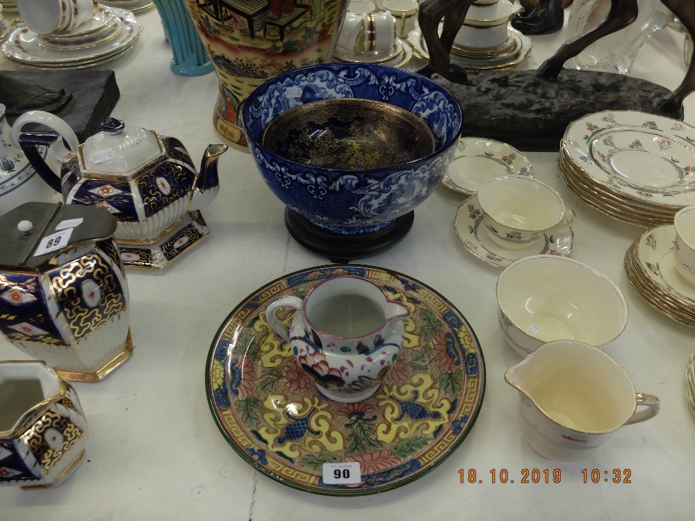 A quantity of assorted china