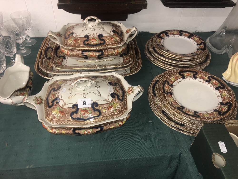 A Lincoln pottery dinner set - Image 3 of 5