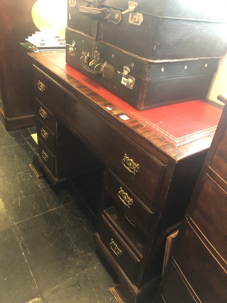 A mahogany pedestal desk with leather insert - Image 2 of 5