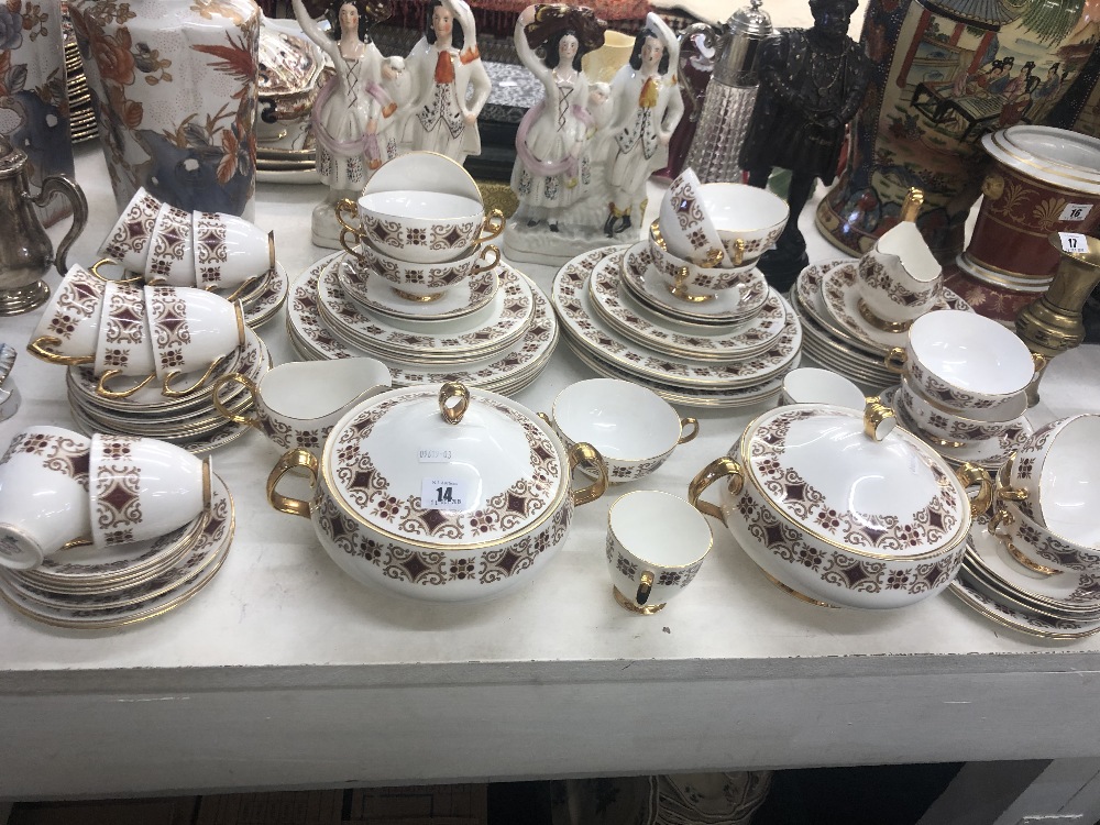 A Royal Imperial tea and dinner set - Image 2 of 5