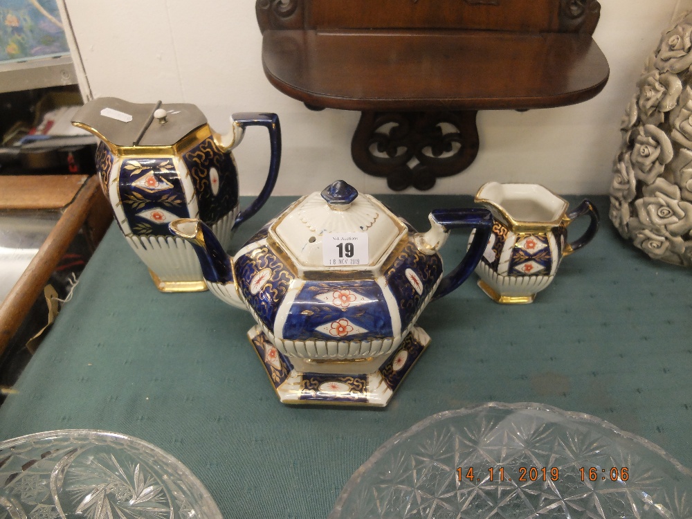 A teapot on stand, - Image 4 of 6