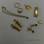 Assorted 18ct gold and yellow metal jewellery weight 29 grams including ring and earrings (one set