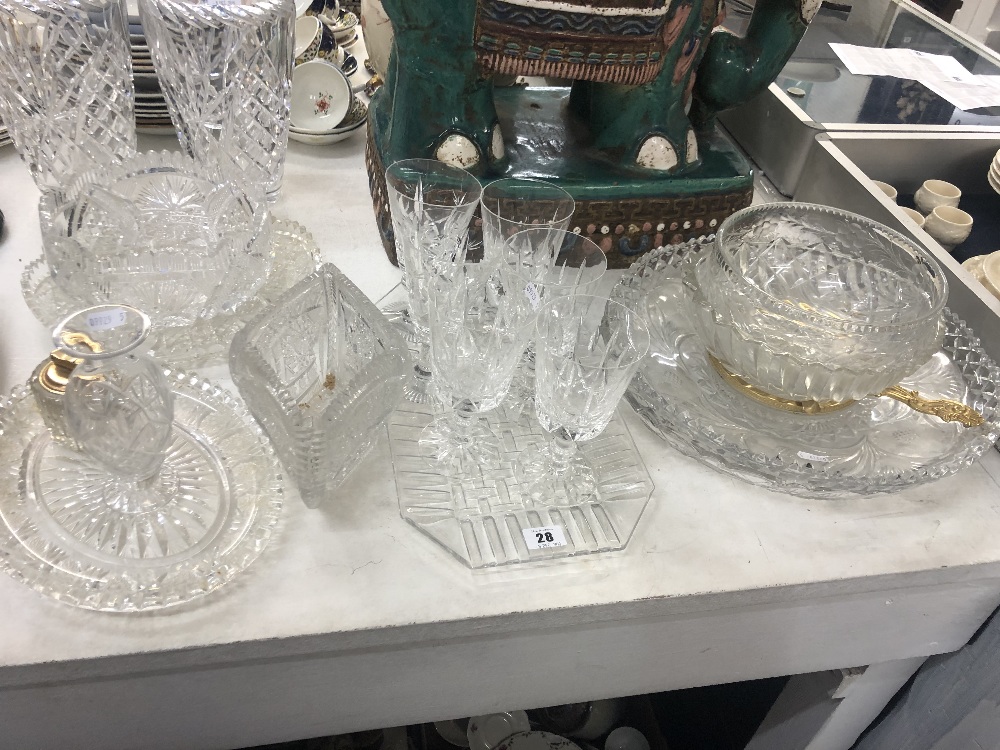 A quantity of glassware