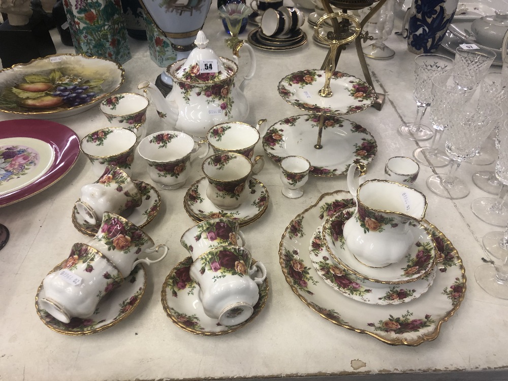 A quantity of Royal Albert Old Country Rose china